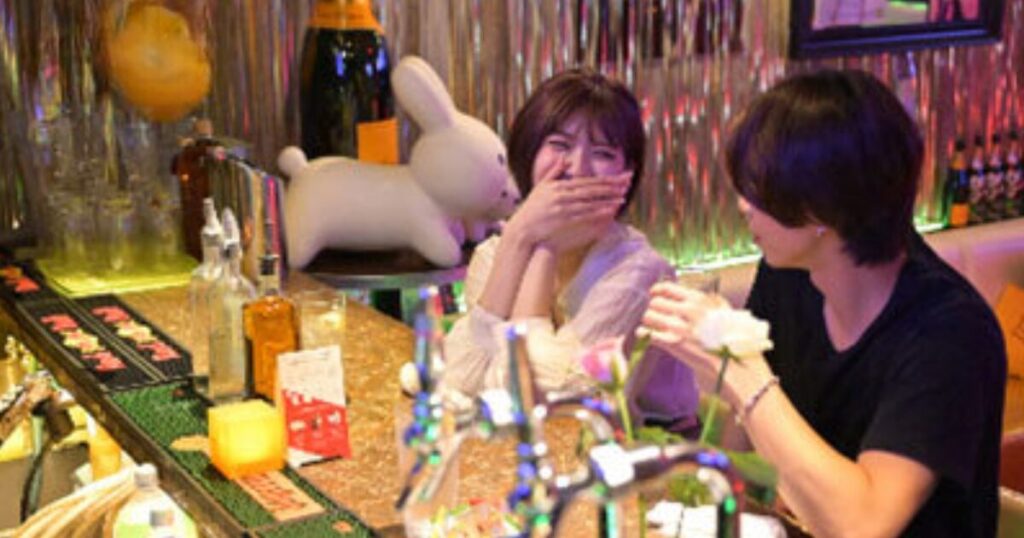 カジュアルな私服、ノーメイク風の笑顔──
ナンパされてる最中の“油断した希望”が、たまらなくリアル。