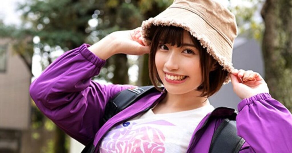 フェス帰りのラフな私服、無防備な髪型と素肌感